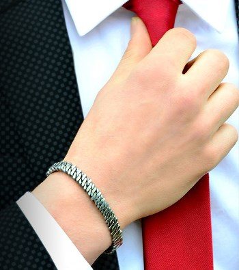 5 Reasons Why Men Should Wear Stainless Steel Bracelets
