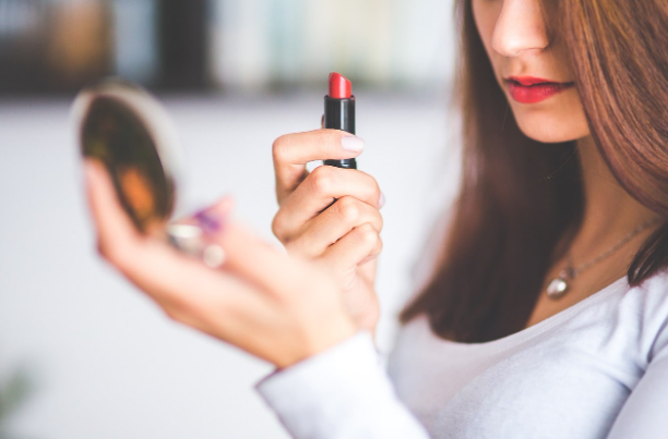 Tips To Choose The Right Makeup For Your Engagement